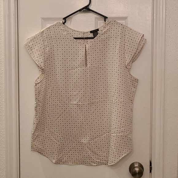 Ann Taylor Tops - Ann Taylor Cream Blouse Size L Square Pattern